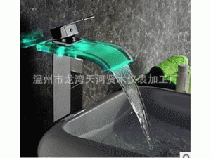 供应面盆四方高瀑布水龙头四方玻璃蓝色台盆水水龙头LED