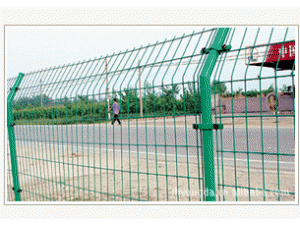 高速公路护栏网价格.框架护栏网价格.浸塑护栏网价格找永达护栏网