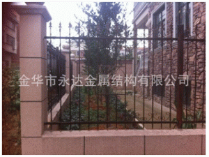 供应优质围墙护栏 隔离防护栏 道路护栏 护栏网 专业定制